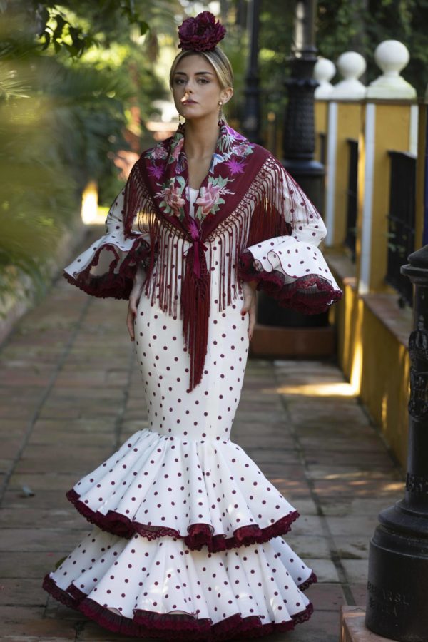 Flamenca con traje modelo Esencia Bolillo