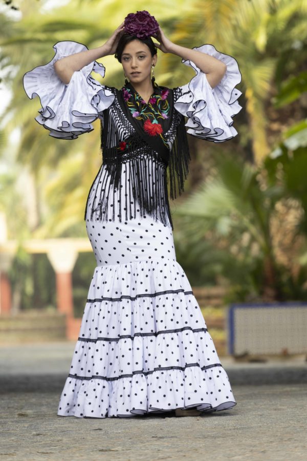 Flamenca con traje modelo Garlochi