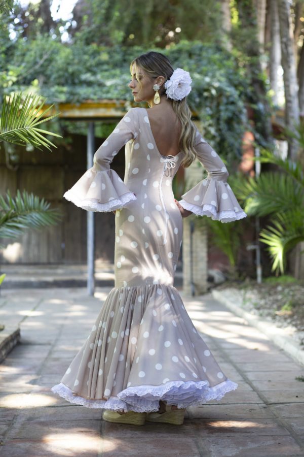 Flamenca con traje modelo Petunia